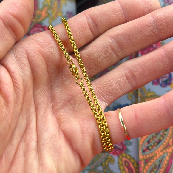 NECKLACE | Gold Linked Chain - Picture 3 of 4